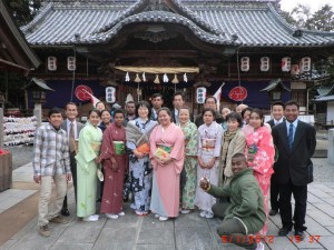 神社参拝にて