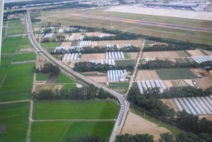 右上は仙台空港。「嫁に行くと苦労する」と言われるほど、厳しい地域だったそうです。防風林の理論を知り尽くした昔の人のプランに感服します。