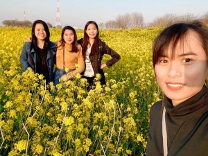 手前に大きく写っているのがマデル。