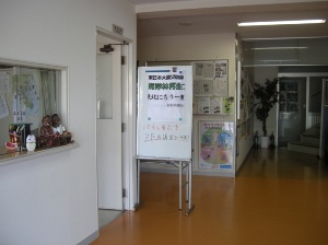 左に写っているのが事務所です